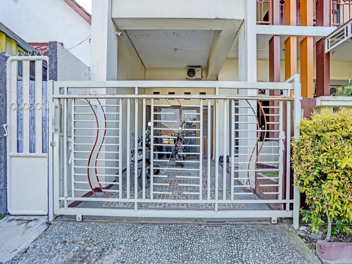 Oyo 91587 Griya Buah De5 Syariah Hotel Sidoarjo Exterior foto